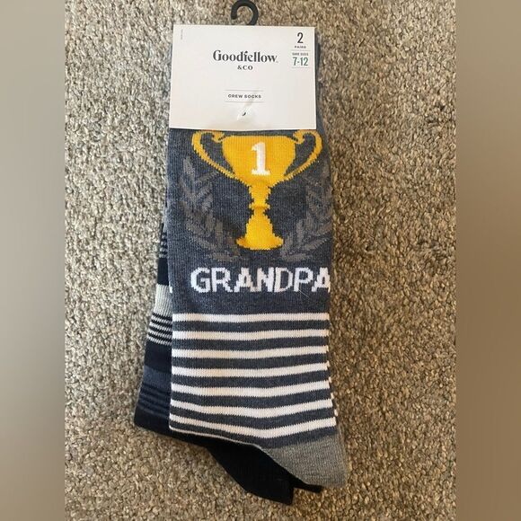 Goodfellow & CO Crew Socks with Grandpa Throphy Design - Picture 1 of 4